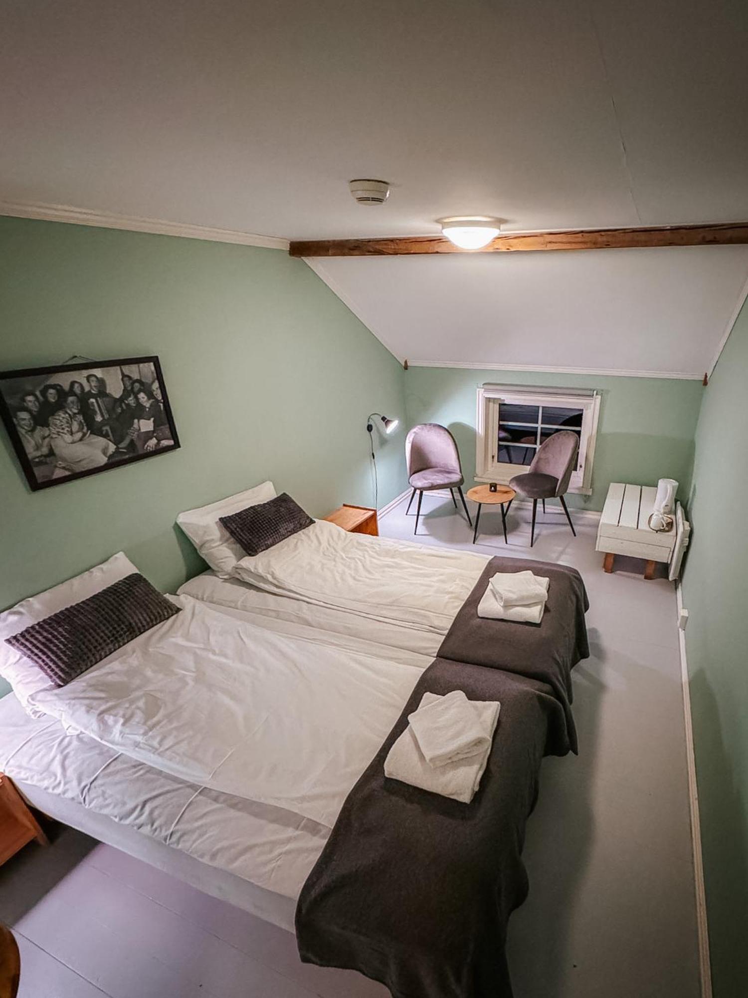 Finnholmen Brygge Henningsvaer Luaran gambar