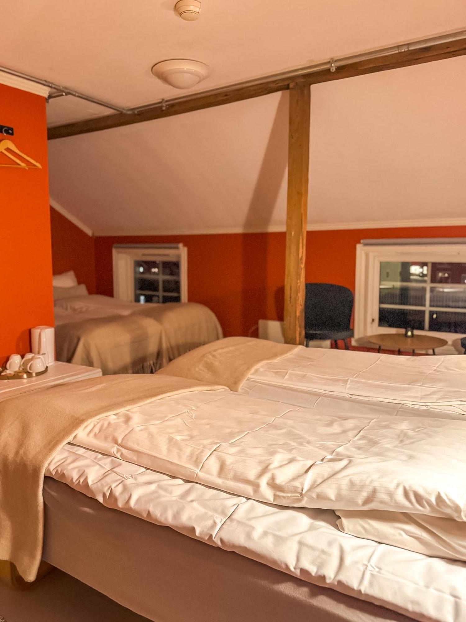 Finnholmen Brygge Henningsvaer Luaran gambar