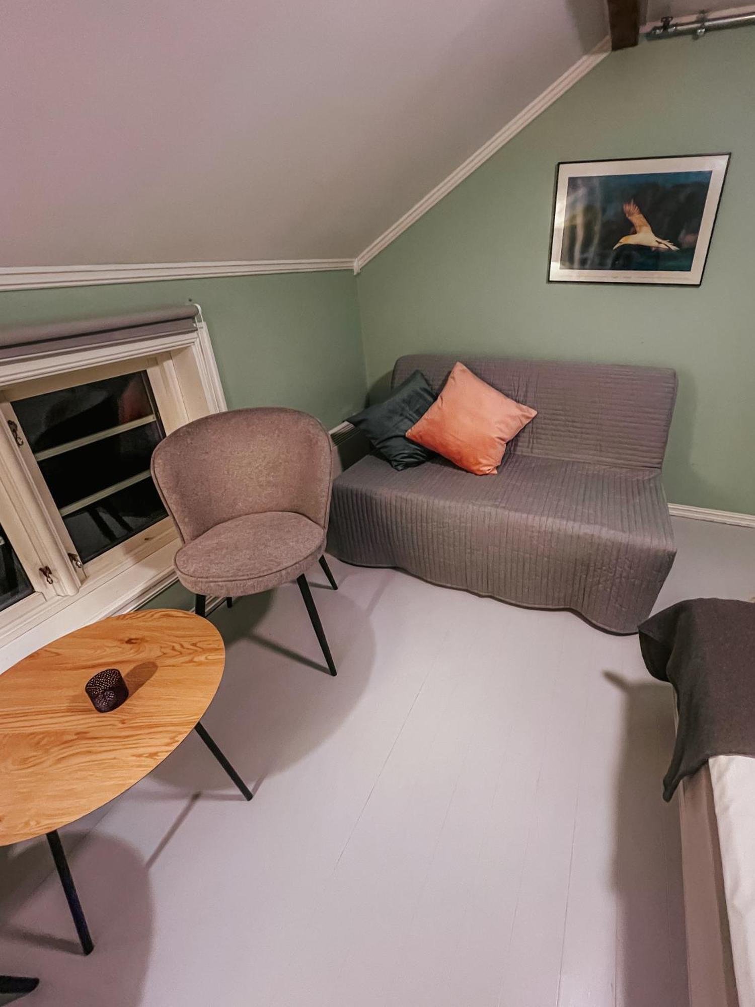 Finnholmen Brygge Henningsvaer Luaran gambar