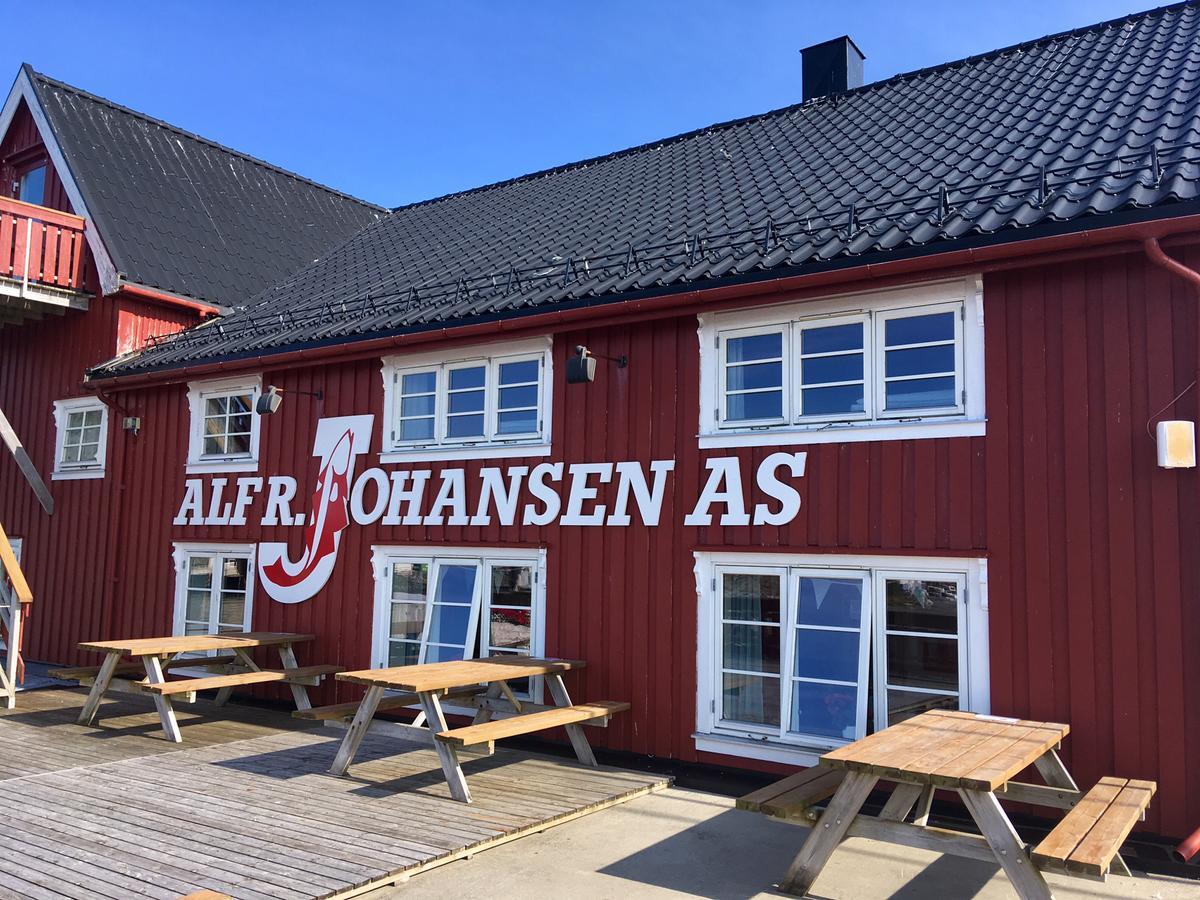 Finnholmen Brygge Henningsvaer Luaran gambar